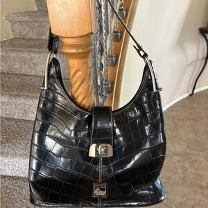 Elegant Black Dooney & Bourke Croc-Embossed Shoulder Bag